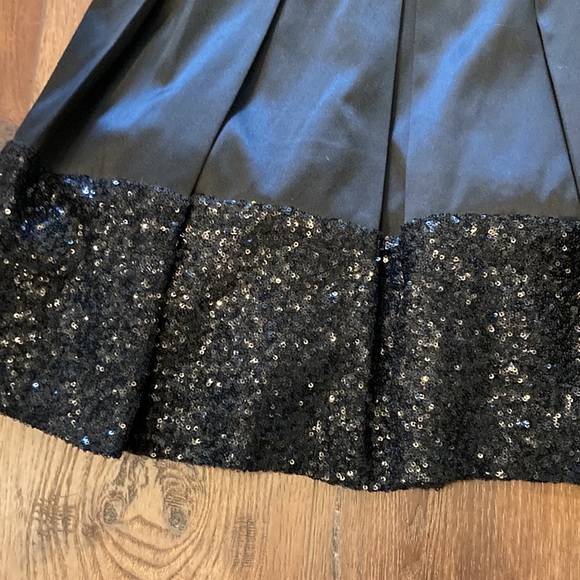 Taylor Black pleated dress with sequin bottom size 2 - Picture 2 of 3